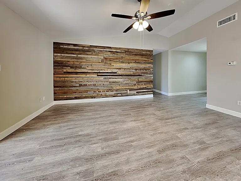 2709 Manor Hill Dr — Photo 3