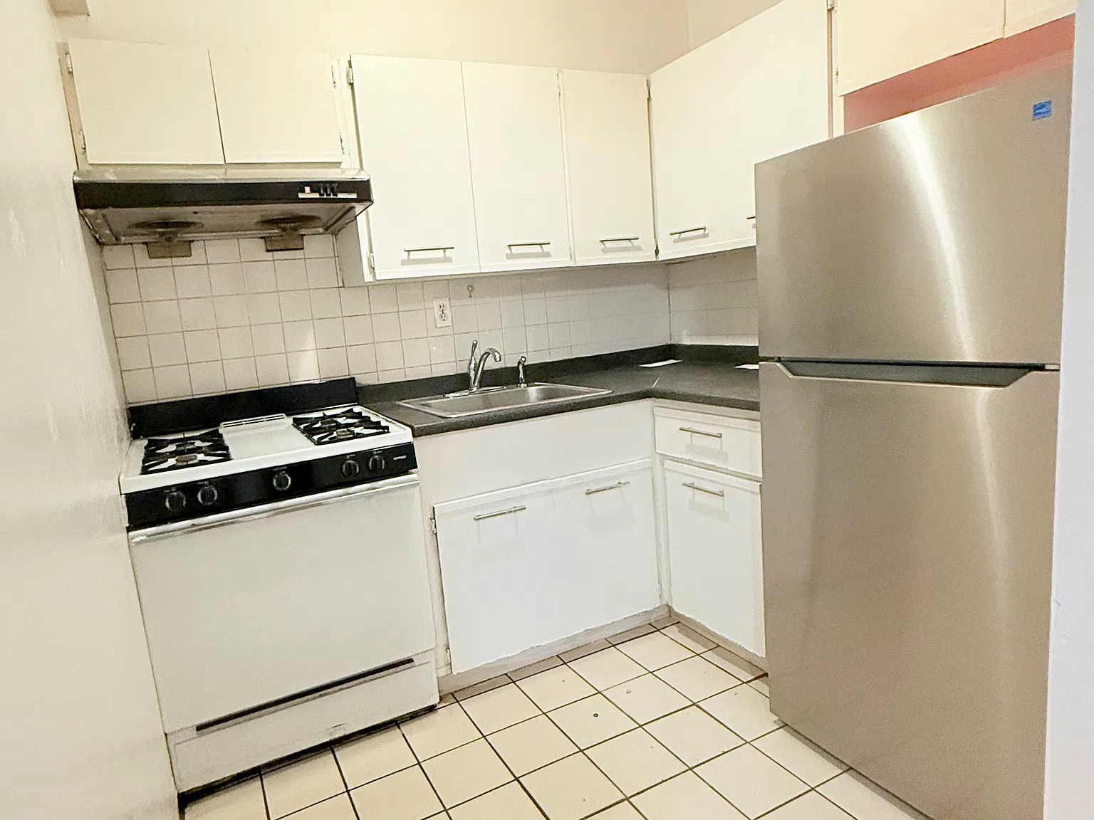 2 bed, 640 sqft, $2,300 — Photo 4