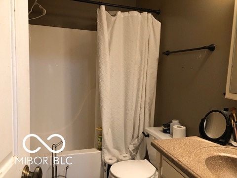 4th image of 425 Polk Manor Dr