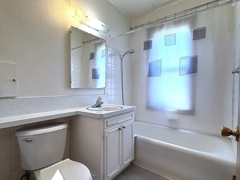 2418 Lasalle St #1/2 — Photo 16