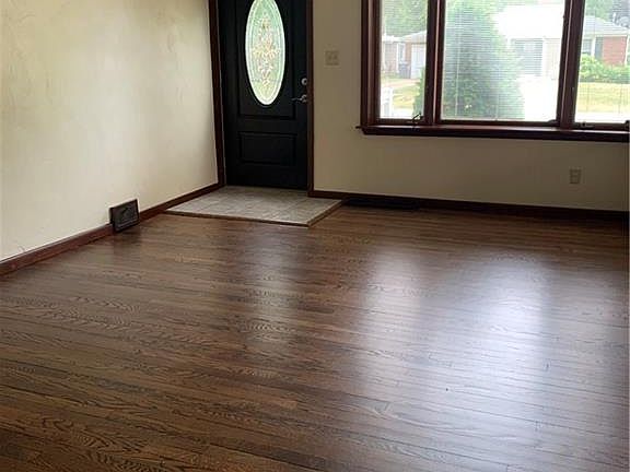 2nd image of 1033 Western Ln