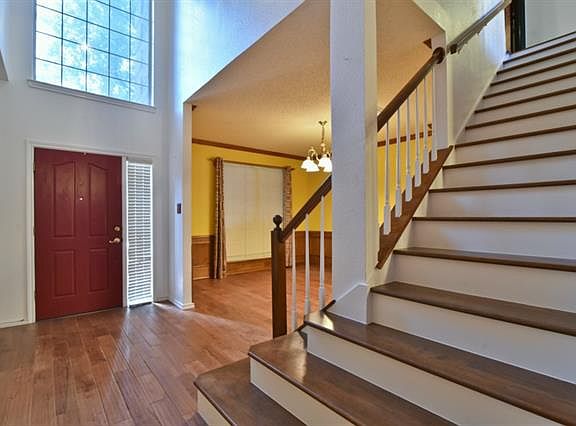 3rd image of 6501 Ashwood Dr