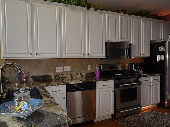4th image of 8070 Hawthorne Ct