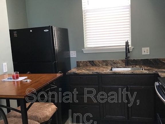 3rd image of 2711 Aubry St