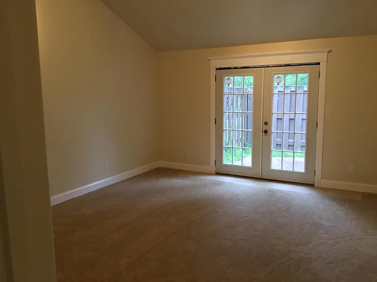 1910 Spanish Oaks Dr SE — Photo 4