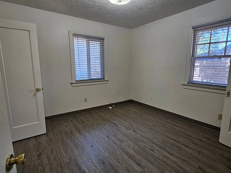 125 N Columbus Ave — Photo 12