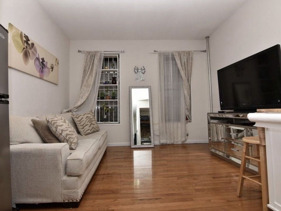 2nd image of 105 W 138th St APT 2A