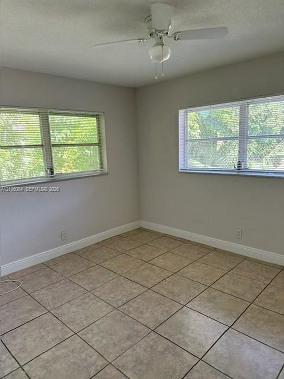 324 SE 10th Ave APT 1-8, photo 9