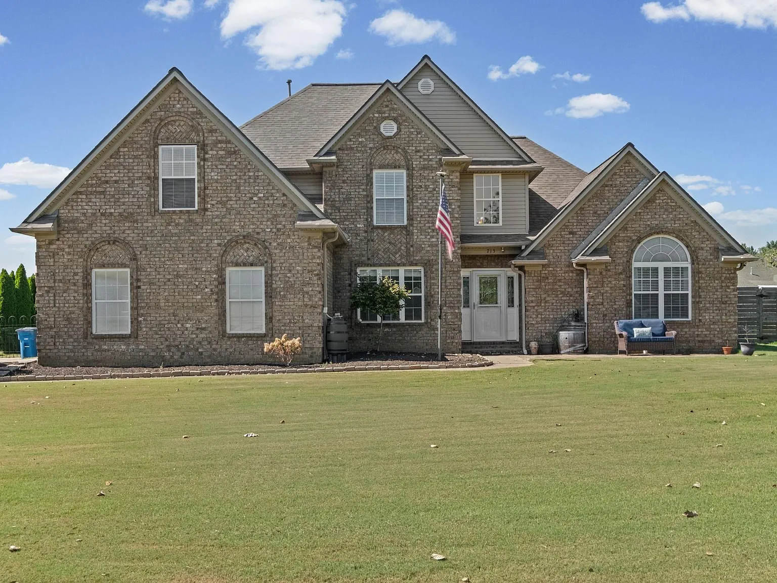 5 bed, 3.0 bath, 2690 sqft, $2,800 — Photo 1