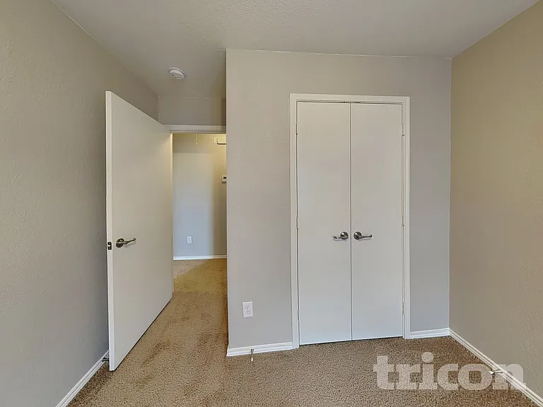 851 Village Point Ln — Photo 10