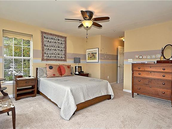 5th image of 333 Cross Green St #333B