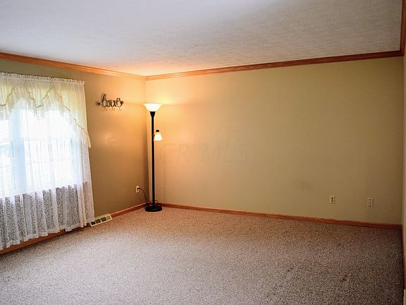 5th image of 39 Hilltop Dr