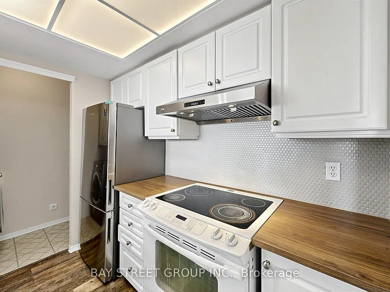 1001 Cedarglen Gate #Penthouse 720 — Photo 17