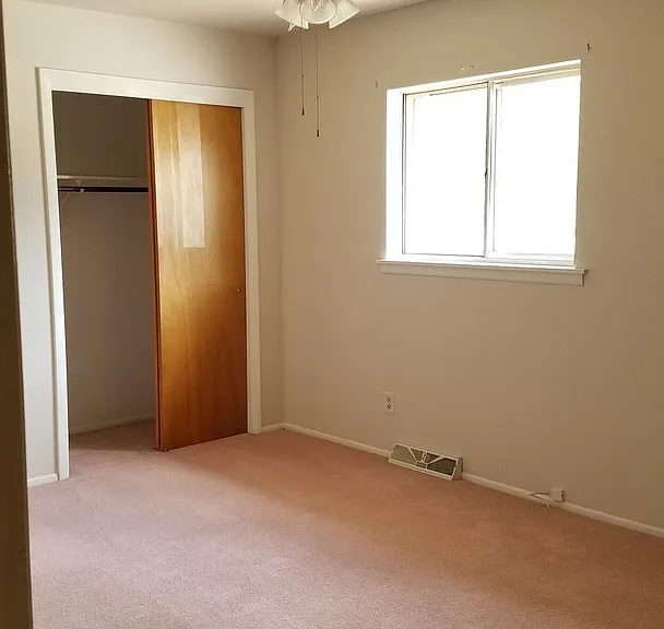 1613 Grand Ave — Photo 10