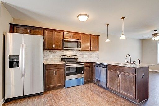 4th image of 95 Holland Dr Unit A