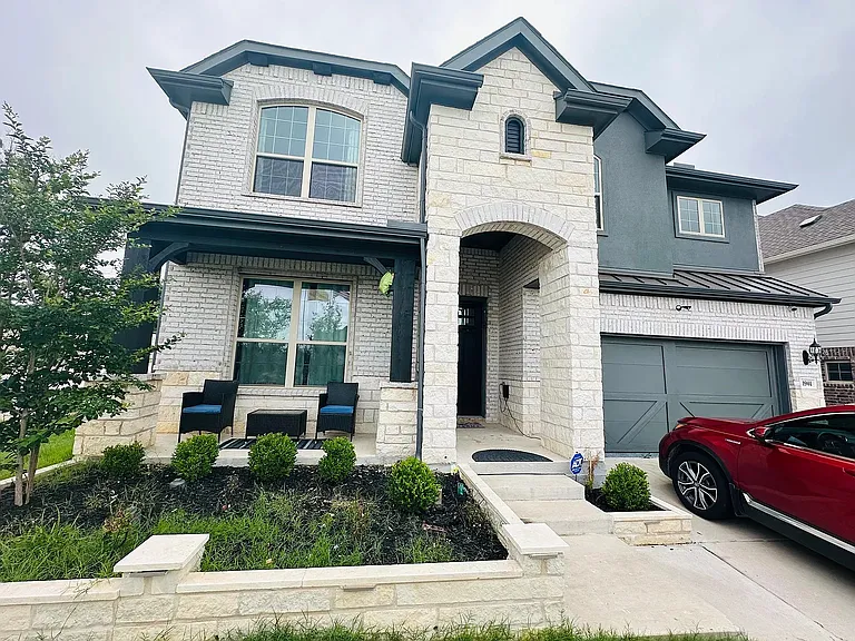 1901 Barnhill Ln — Photo 1