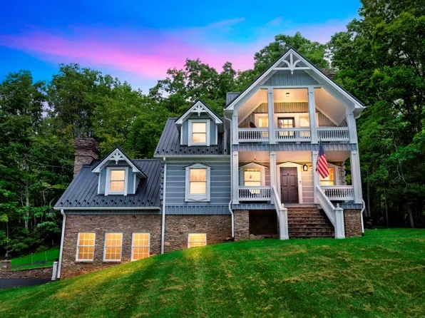 3712 Crocketts Cove Rd, Wytheville, VA 24382