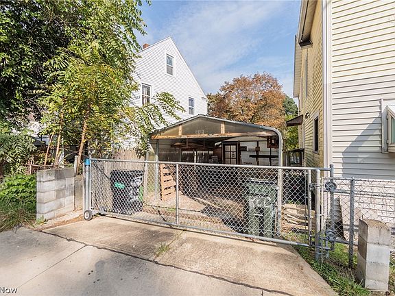 5th image of 528 Turner St