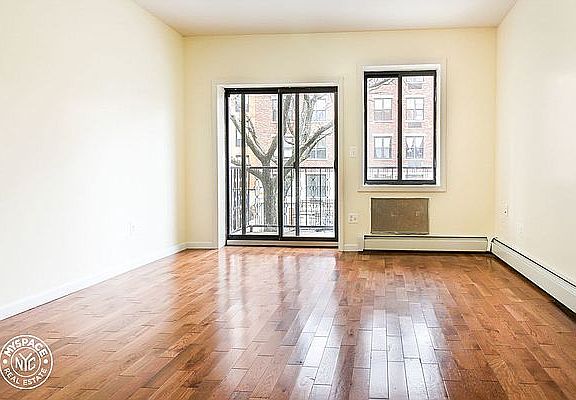 3rd image of 1002 Willoughby Ave #4C