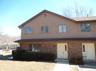 332 N Airlite St, Elgin, IL 60123