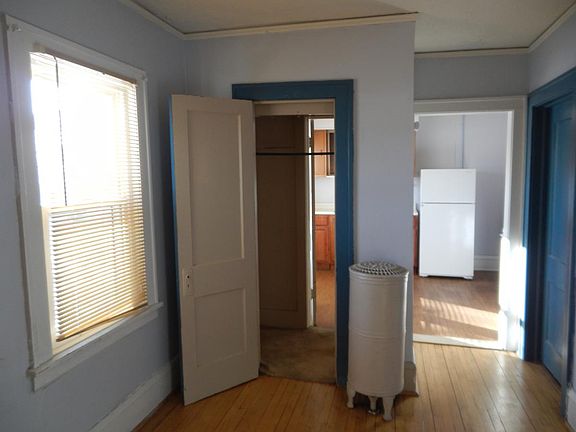 3rd image of 658 Cretin Ave S APT 8