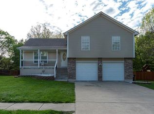 536 SE Ashton Dr, Lees Summit, MO 64063