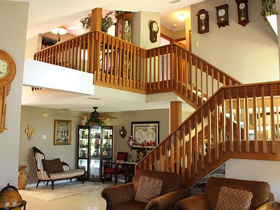 5th image of 15 Village Cir