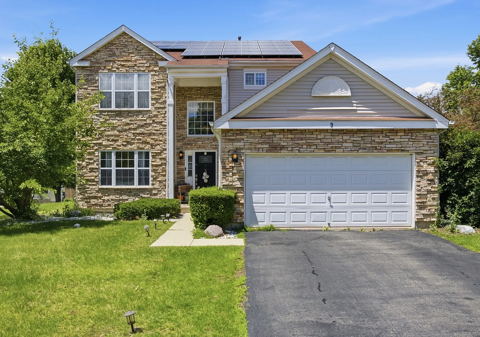 3 bed, 3.5 bath, 2208 sqft, $3,000 — Photo 2