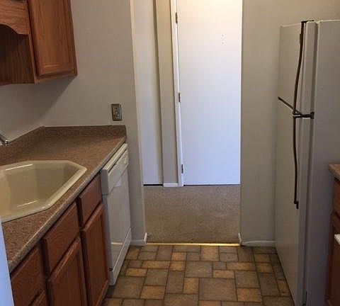 4th image of 587 E Fox Hills Dr #587