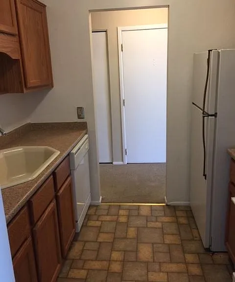 587 E Fox Hills Dr #587 — Photo 4