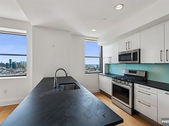 5th image of 4 Beacon Way