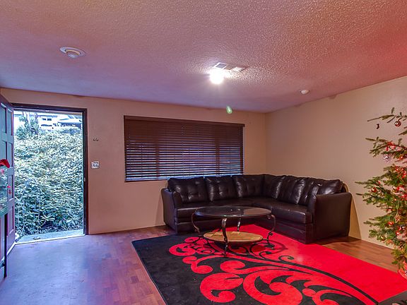 4th image of 2283 Parkwood Blvd
