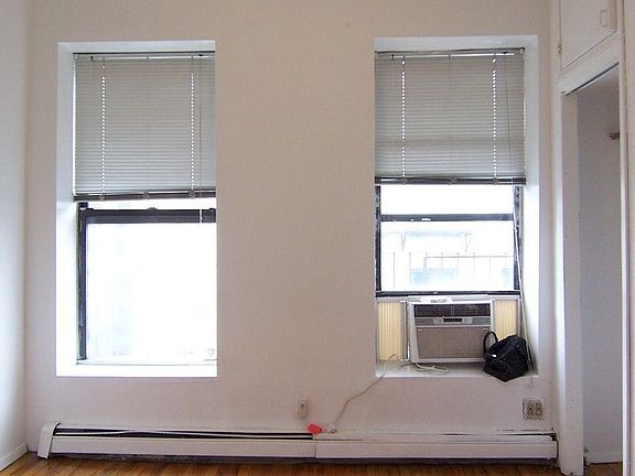 4th image of 453 W 46th St #5AA