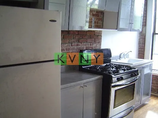 Rented by KVNY Soho | media 25