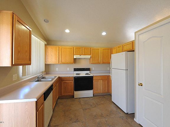 3rd image of 2615 W Cezanne Cir