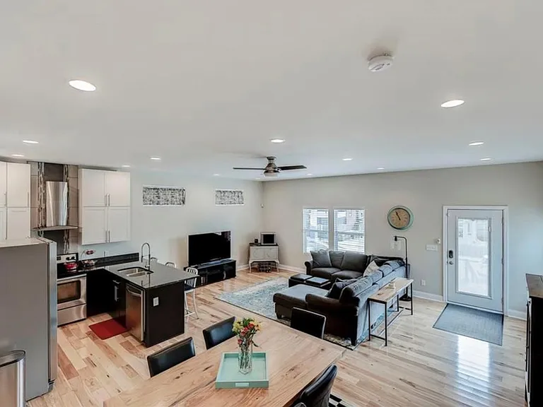 1322 Laurel St — Photo 10