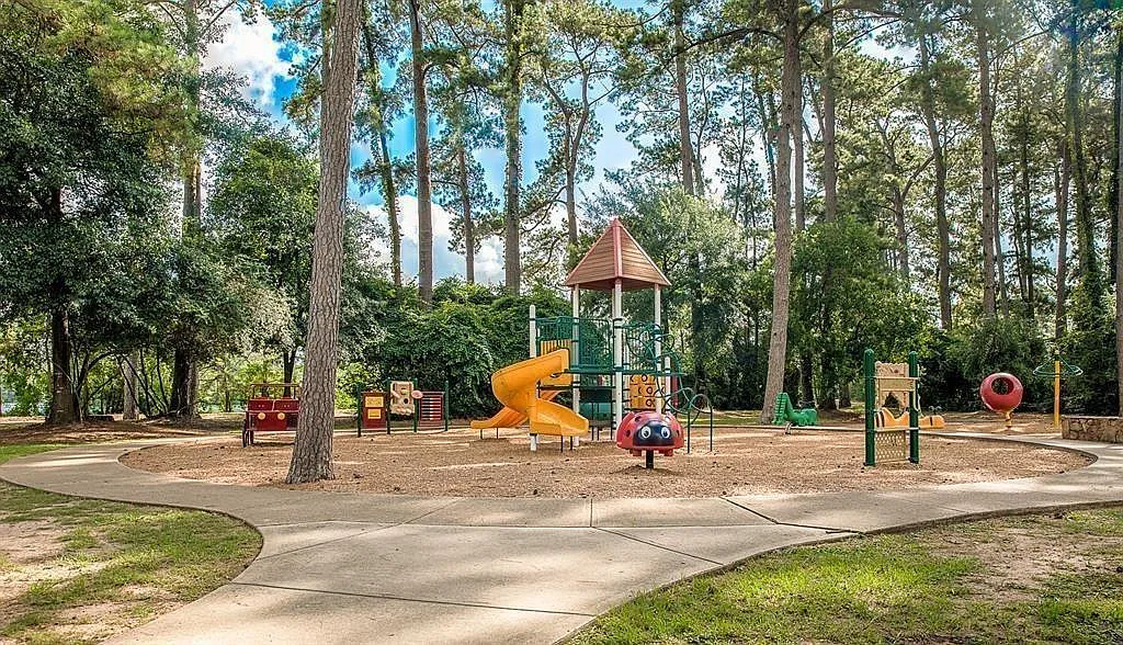 4 bed, 3.5 bath, 2510 sqft, $2,600 — Photo 4