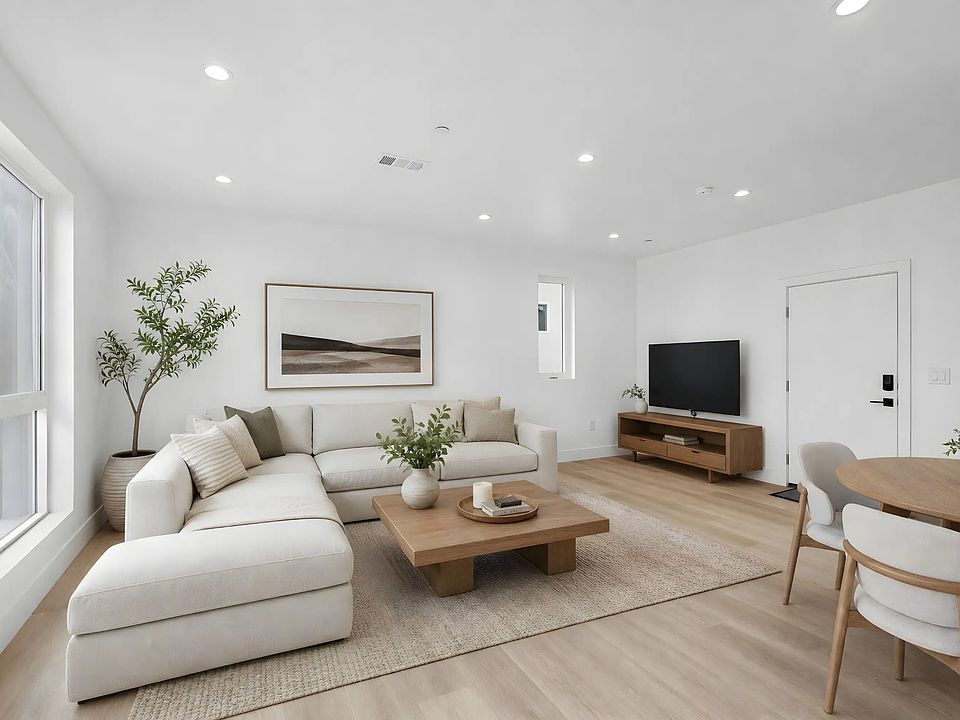 1st image of 10746 Hortense St #1/2