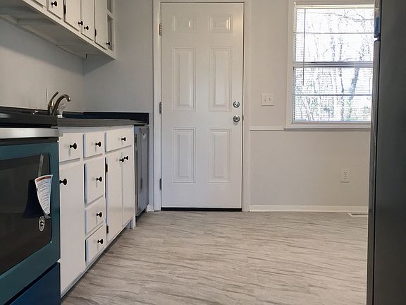 5th image of 903 Masterson Ave