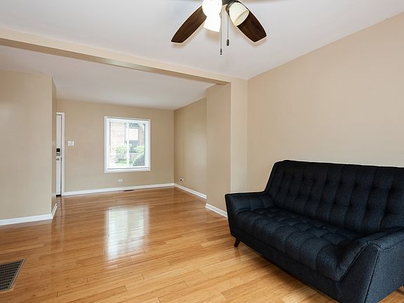 4th image of 18W143 Kirkland Ln