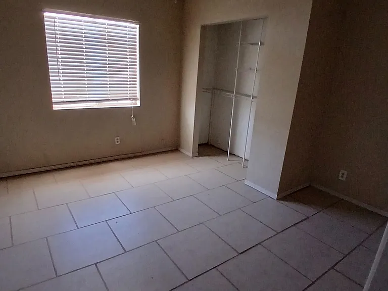 524 Cameldale Dr #B — Photo 7