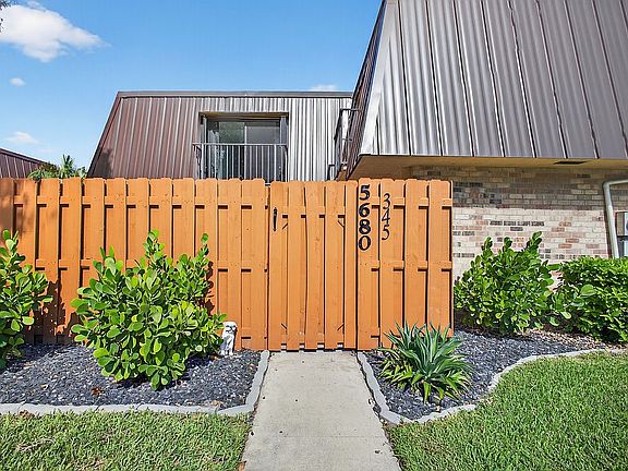 4th image of 5680 SE Windsong Ln #345