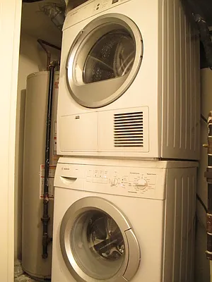 Rented by P Management | media 100