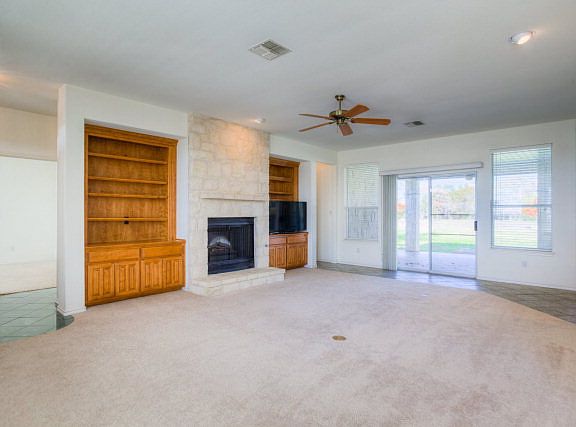 3rd image of 281 Victoria Dr