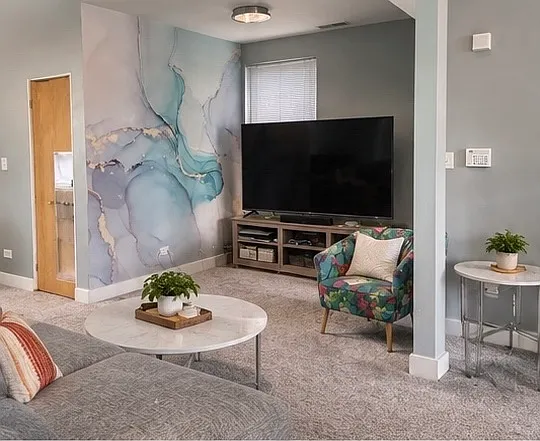 4 bed, 2400 sqft, $2,400 — Photo 3
