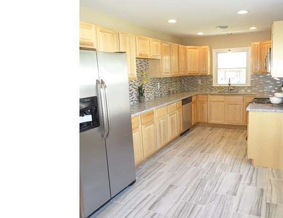 5th image of 128 Scottfield Dr