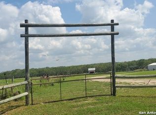 4539 County Road 221, Floresville, TX 78114