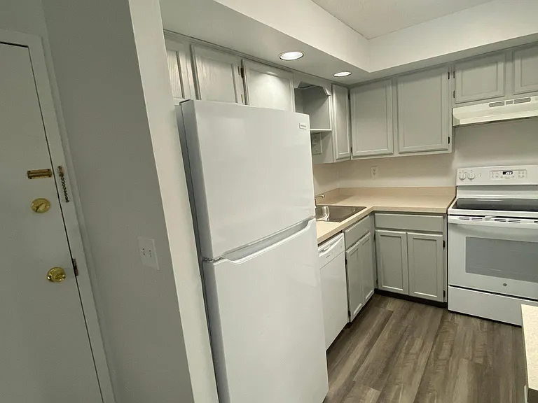 2216 Harbor View Dr — Photo 6