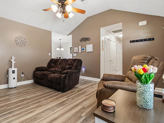 5th image of 237 Banyan Blvd