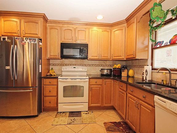 5th image of 400 Central Islip Blvd